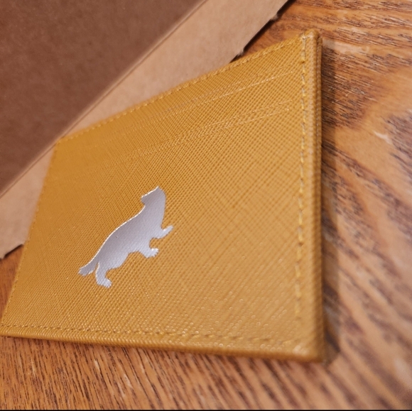 Harry Potter Hufflepuff Yellow Slim Wallet - Picture 7 of 9